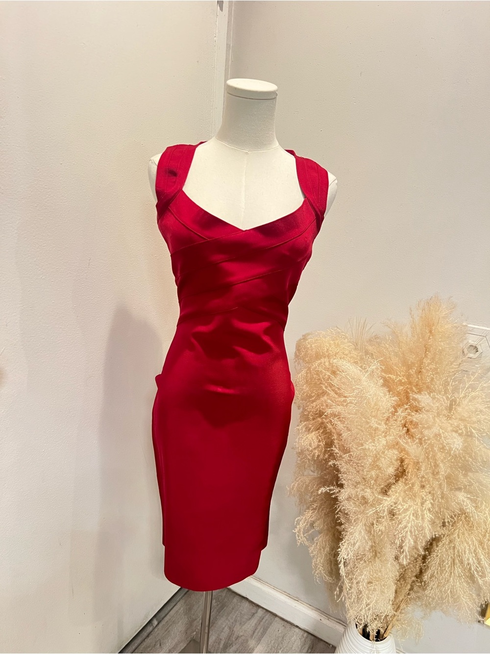 Elegant Red Sheath Dress - Sleeveless V-Neck